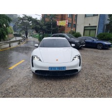 23년식 포르쉐 타이칸