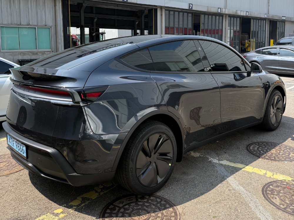 25년식 테슬라 모델Y 주니퍼