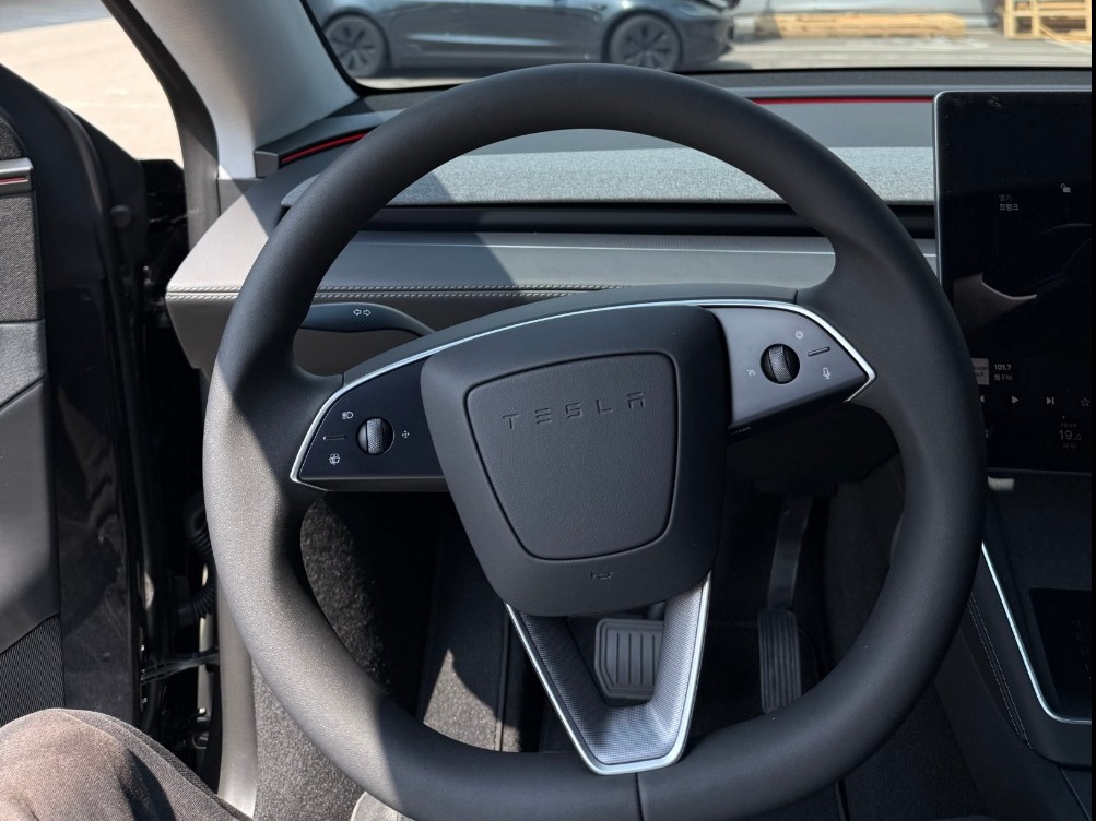 25년식 테슬라 모델Y 주니퍼