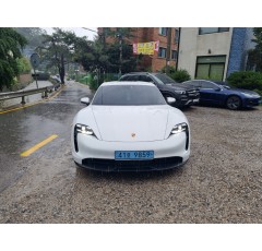 23년식 포르쉐 타이칸